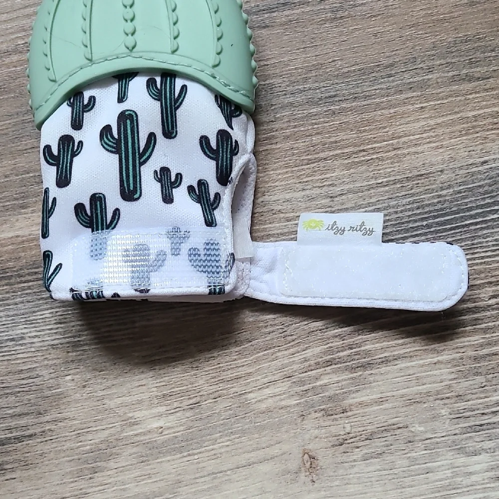 Itzy Ritzy Cactus Teething Mitt - Mint Green